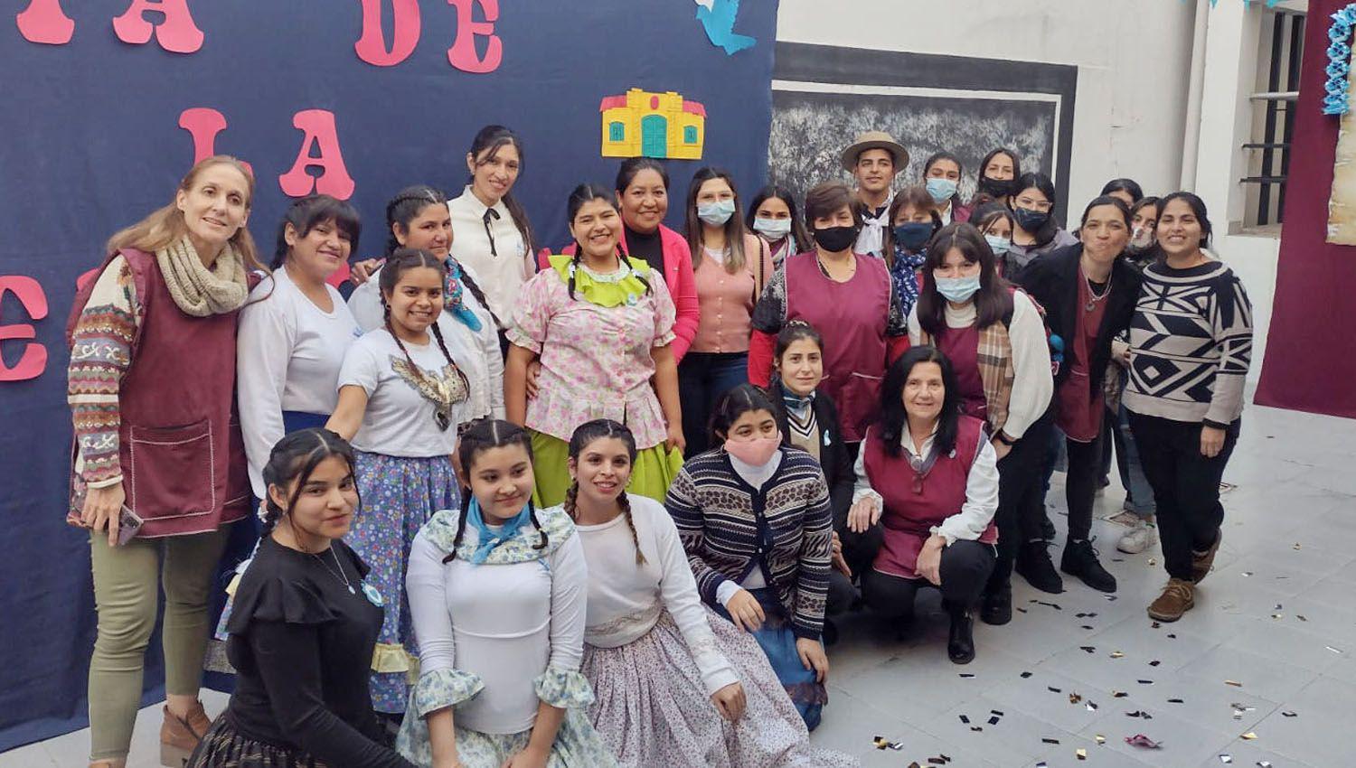 Promueven entre los joacutevenes herramientas para emprender