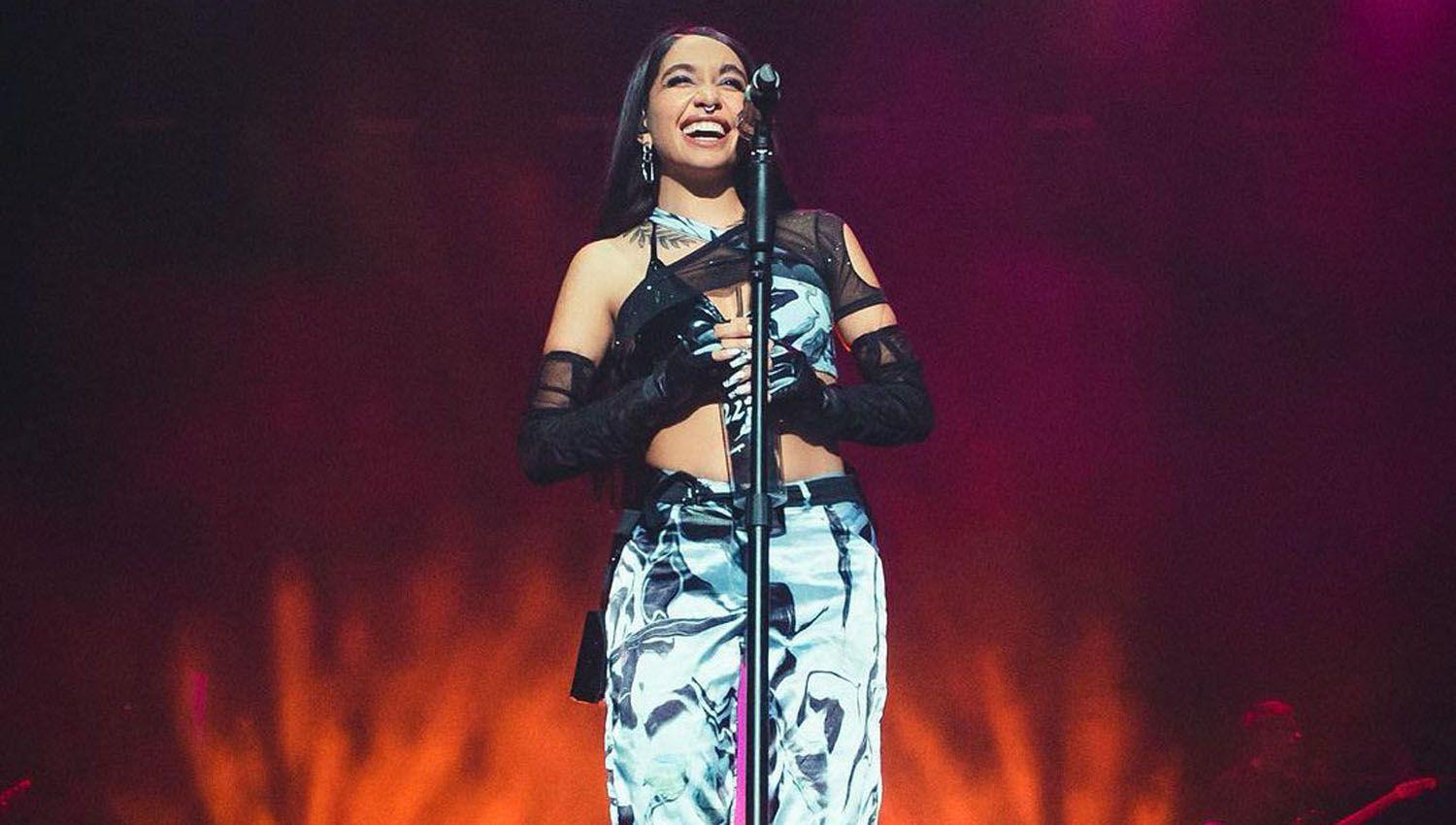 Mariacutea Becerra cantariacutea en Santiago del Estero el Diacutea del Amigo