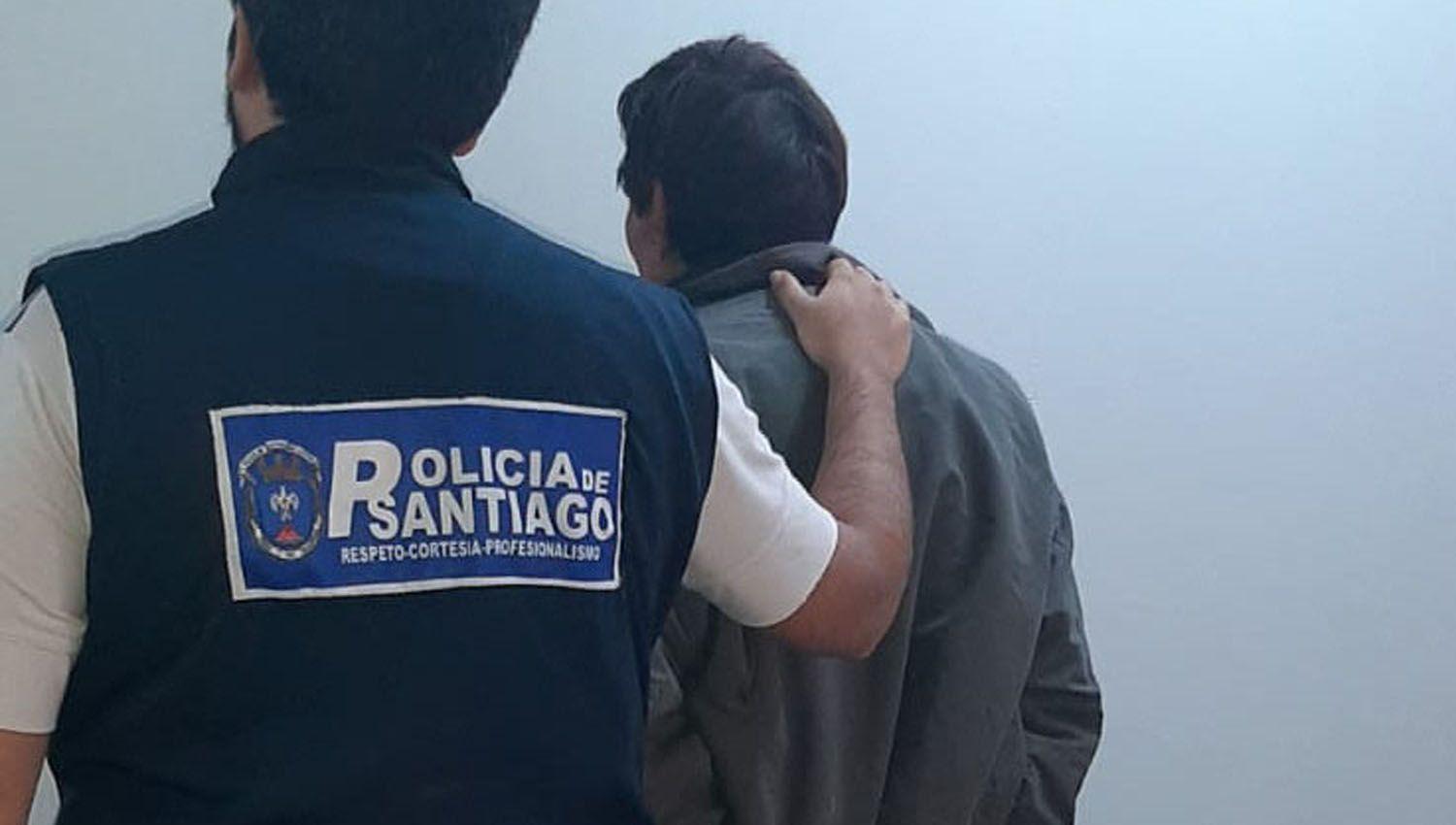 Empleado municipal preso por abusar de su hija y ldquoentregarlardquo a sus compantildeeros de fuacutetbol