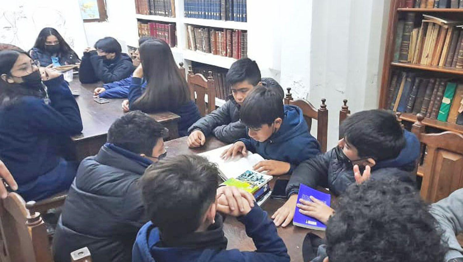 Alumnos del Colegio Absaloacuten Rojas trabajaron con el ldquoPlan de Lecturardquo