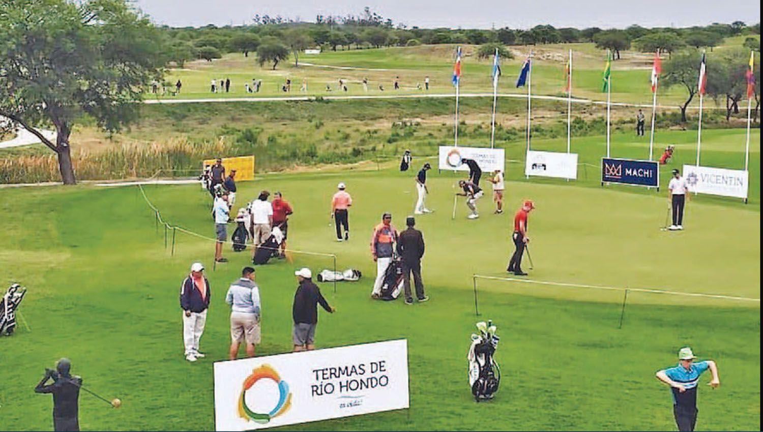 Se juega mantildeana un torneo solidario en el Termas de Riacuteo Hondo Golf Club