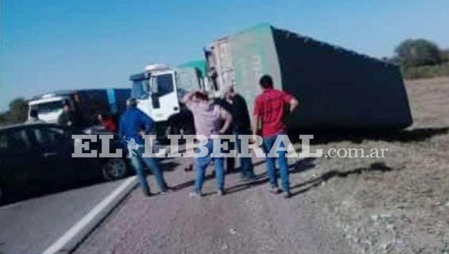 Milagro en la ruta 34- violento choque entre un auto y un camioacuten no hubo heridos