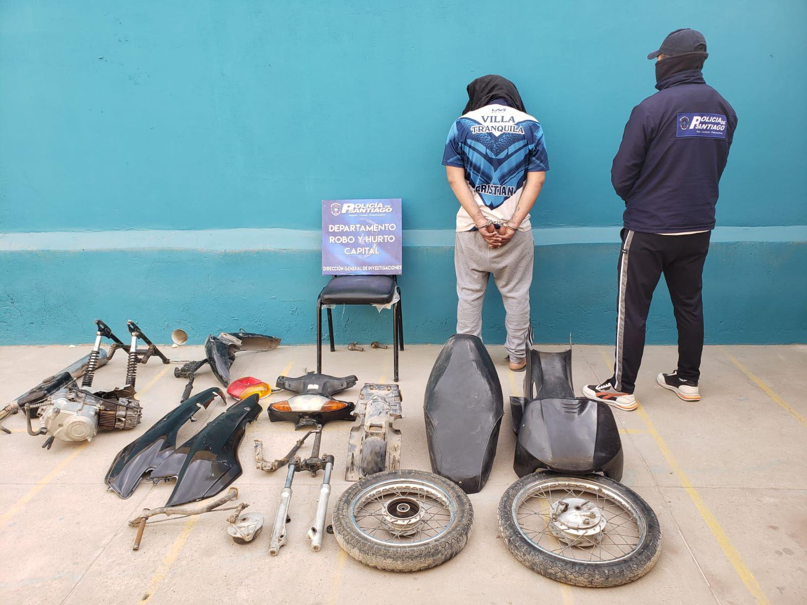 Ingresaron a un taller y se robaron una moto- la policiacutea la recuperoacute desarmada