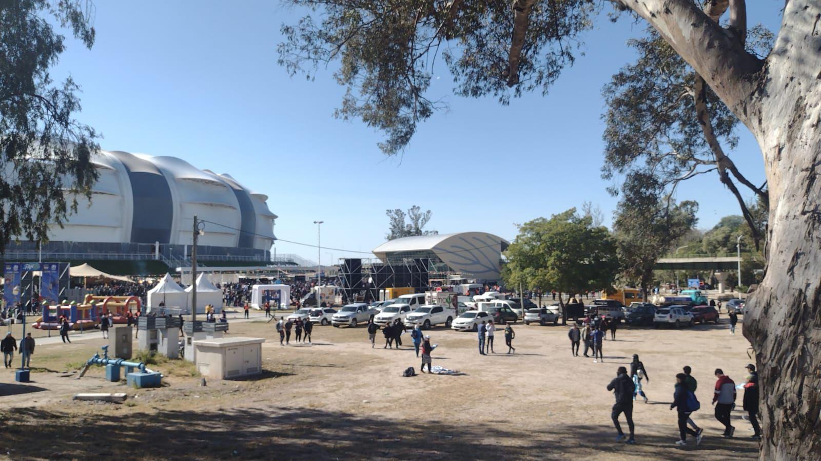 FOTOS  Santiaguentildeos y turistas coparon el Fan Fest en la previa del partido de Los Pumas vs Escocia