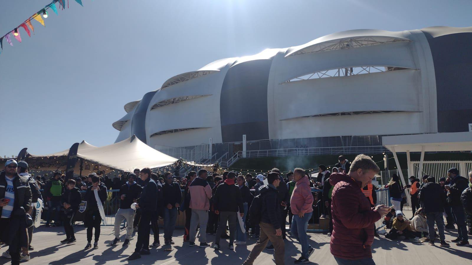 FOTOS  Santiaguentildeos y turistas coparon el Fan Fest en la previa del partido de Los Pumas vs Escocia