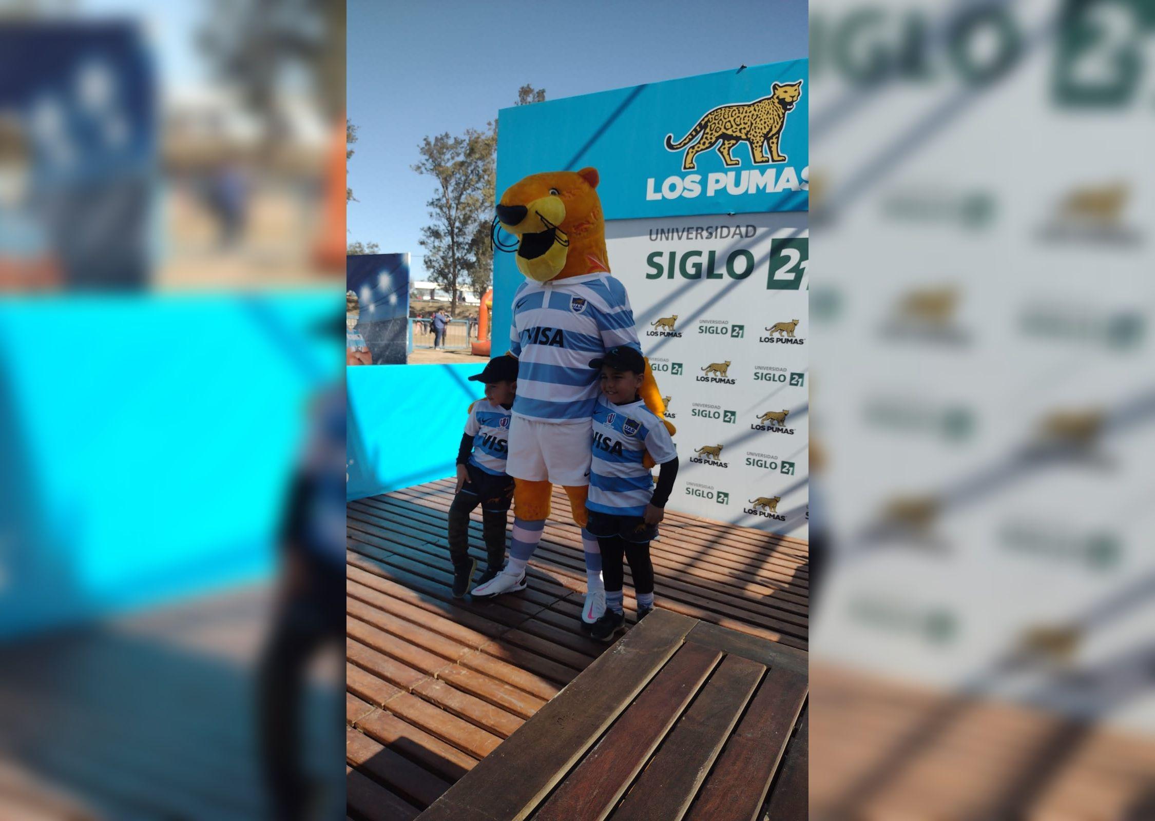 FOTOS  Santiaguentildeos y turistas coparon el Fan Fest en la previa del partido de Los Pumas vs Escocia