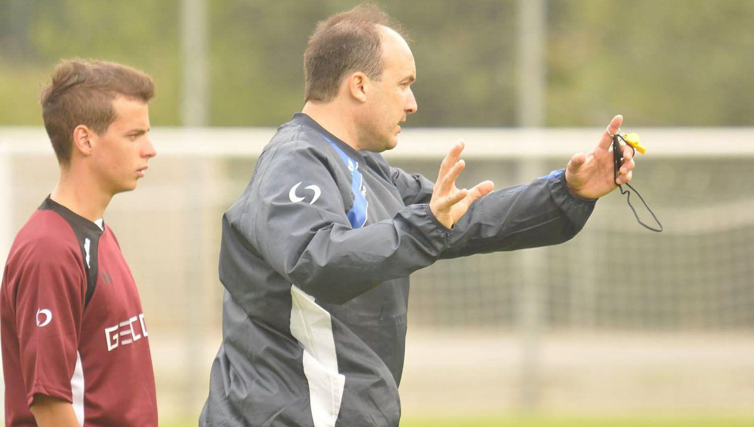 Abel Balbo pica en punta para ser el nuevo entrenador de Central Coacuterdoba