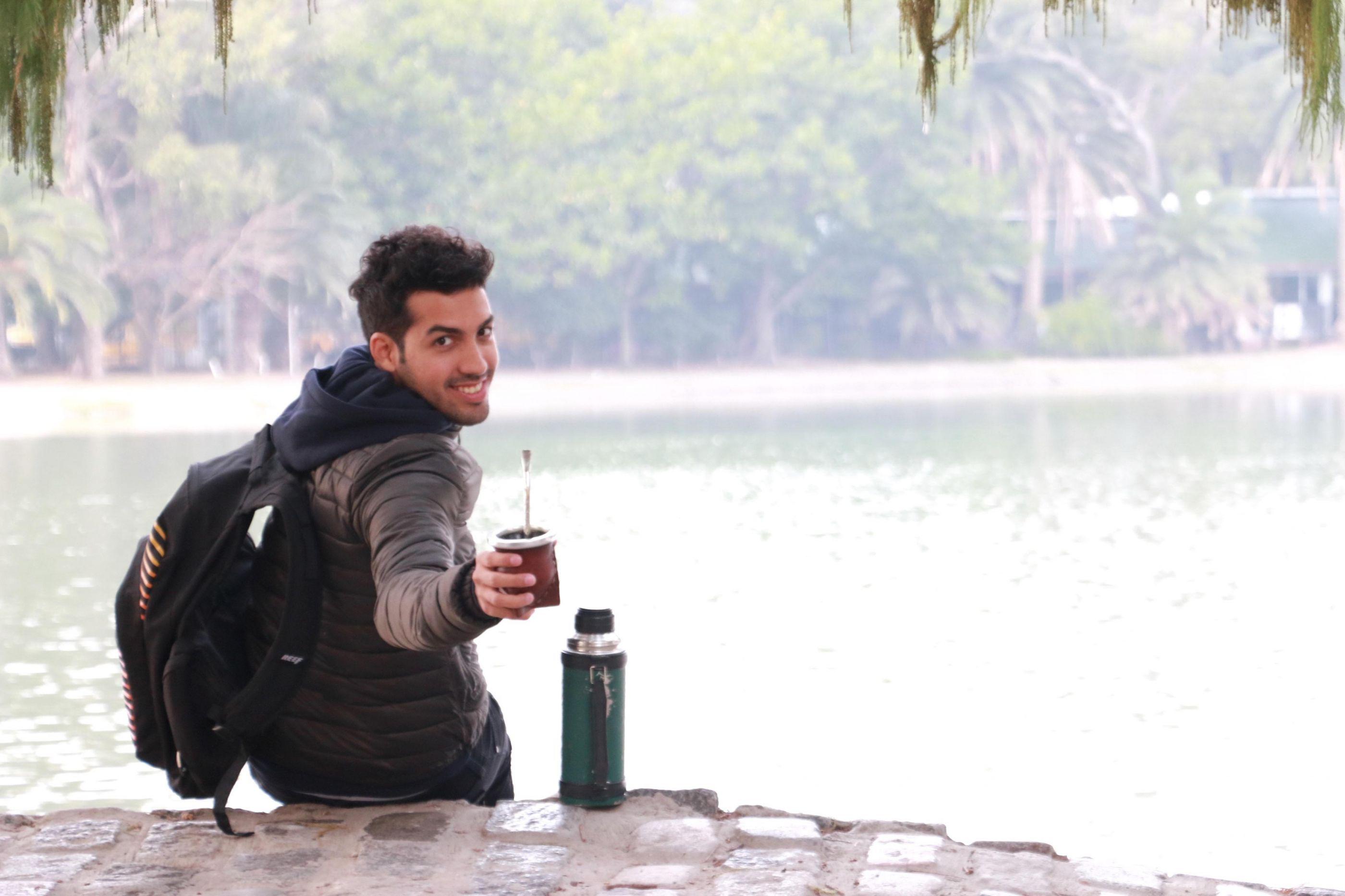 Con la cancioacuten de un santiaguentildeo Bizarrap se convirtioacute en el primer argentino en llegar al puesto 1 en Spotify