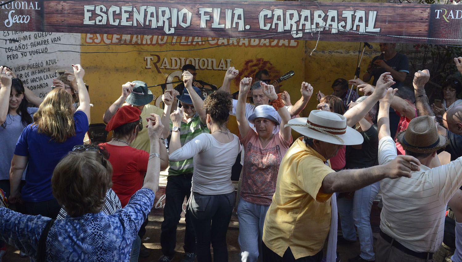 El intendente Nediani acompantildeoacute a los Carabajal en el lanzamiento de La Semana Carabajal