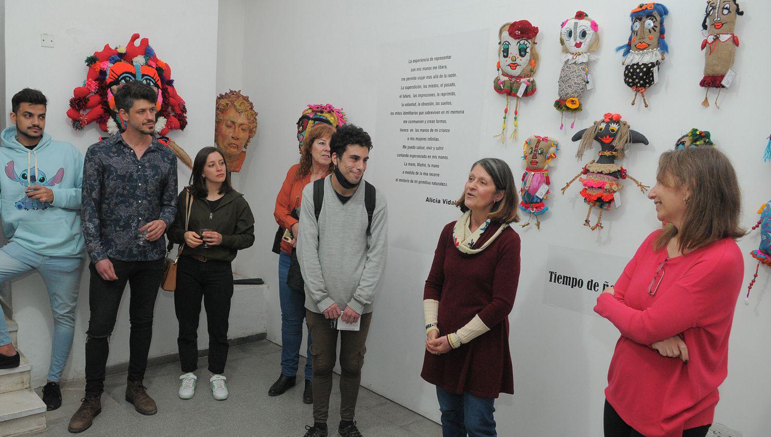 La artista plaacutestica Alicia Vidal abrioacute su muestra ldquoLa memoria de mis manosrdquo en la casa de artes visuales ldquoLa 48rdquo