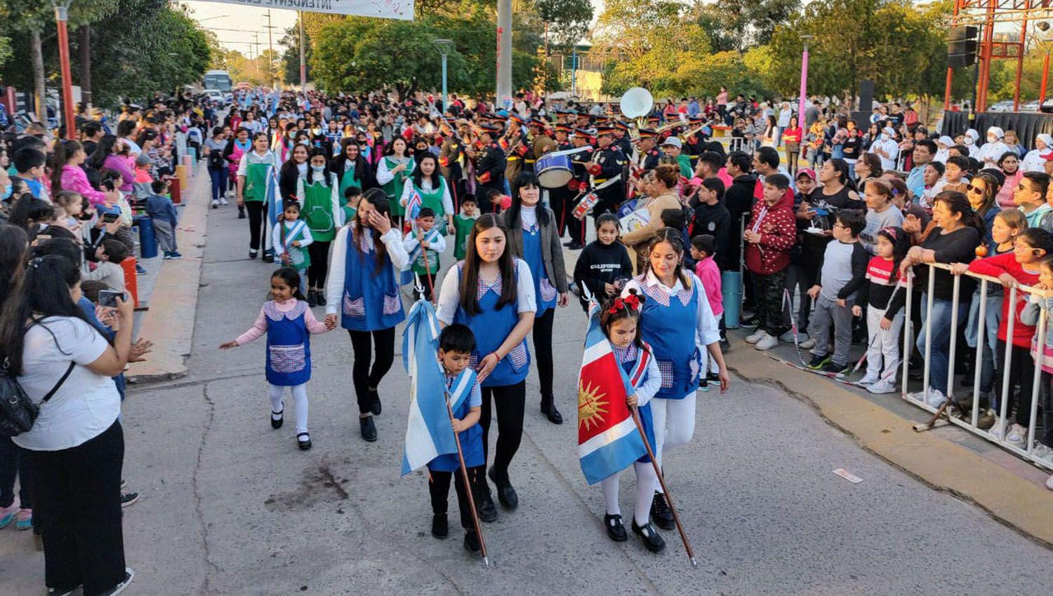 Con un gran desfile y un emotivo acto Loreto festejoacute sus 138 antildeos