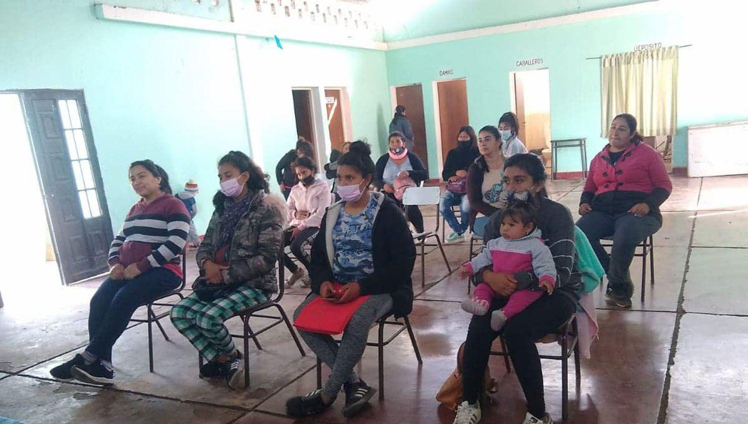 ldquoMis primeros 1700 diacuteasrdquo distribuyoacute kits nutricionales en Manogasta