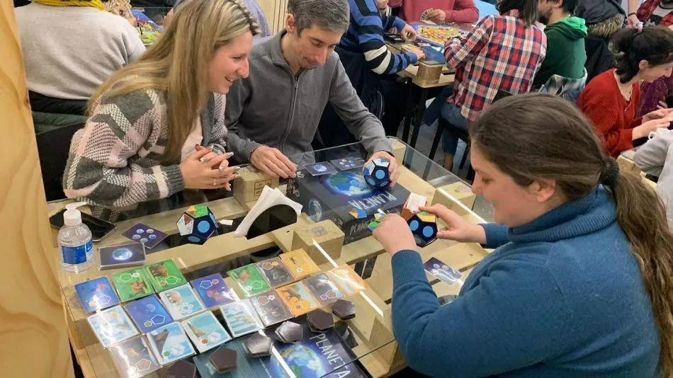 Esta es la mejor cafeteriacutea nerd de Buenos Aires- tiene maacutes de 300 juegos de mesa y sirven un merienda inigualable