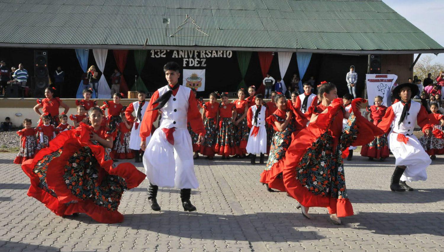 Con una gran fiesta Fernaacutendez celebraraacute hoy sus 132 antildeos
