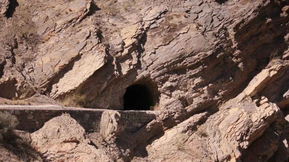 Asiacute es la escalofriante Cueva de las Brujas- teneacutes que pasar por un ciacuterculo de sal y no recomiendan ir en luna llena iquestdoacutende queda