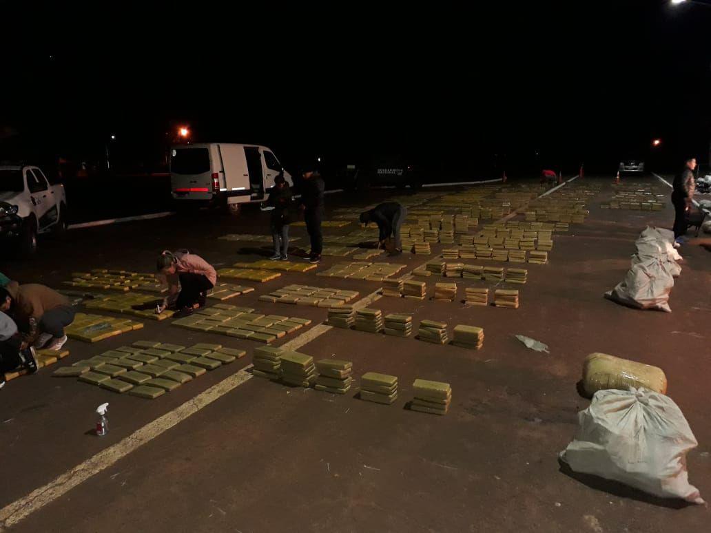 Golpe al narcotraacutefico- decomisan una carga de maacutes de 2500 kilos de marihuana