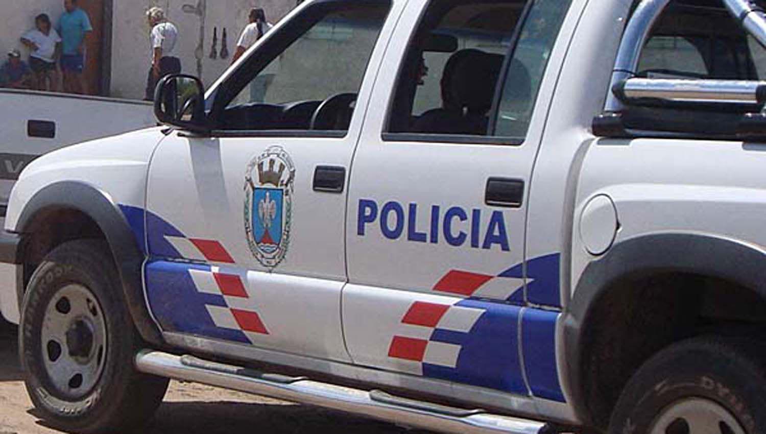 Un comerciante denuncioacute que delincuentes ingresaron a su local y robaron dinero y mercaderiacutea por casi medio milloacuten de pesos