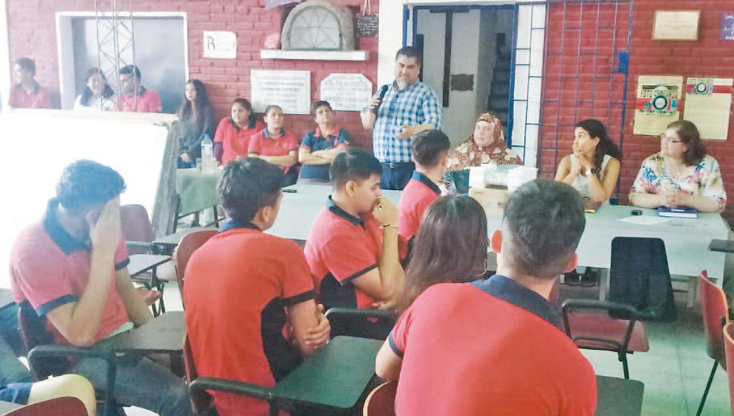 El colegio de Lourdes propone un diacutea para todos los abuelos