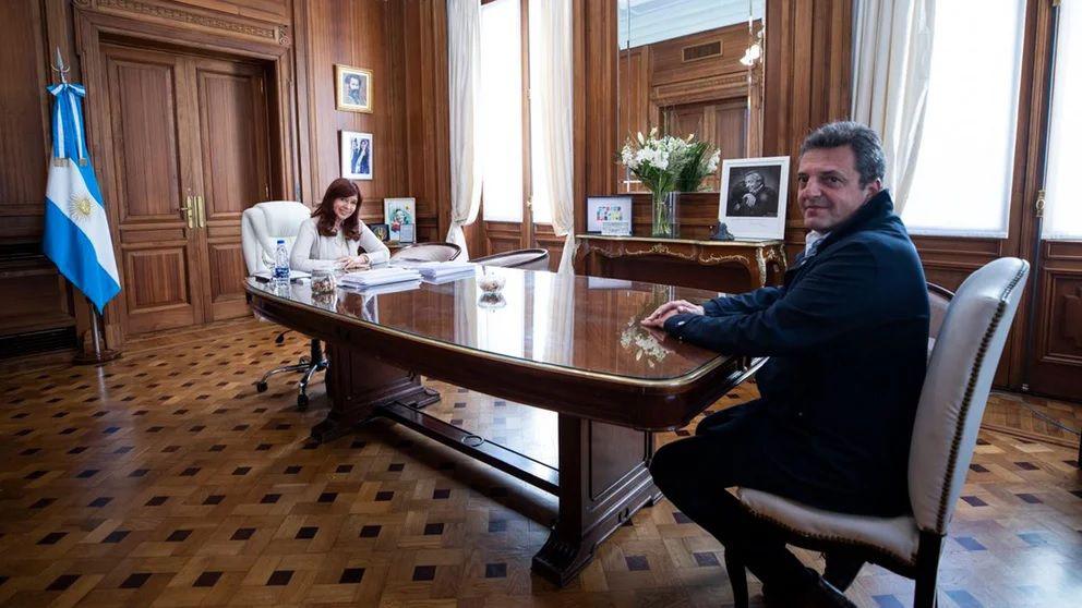Cristina Kirchner le deja a Sergio Massa las banderas del tarifazo y la inflacioacuten