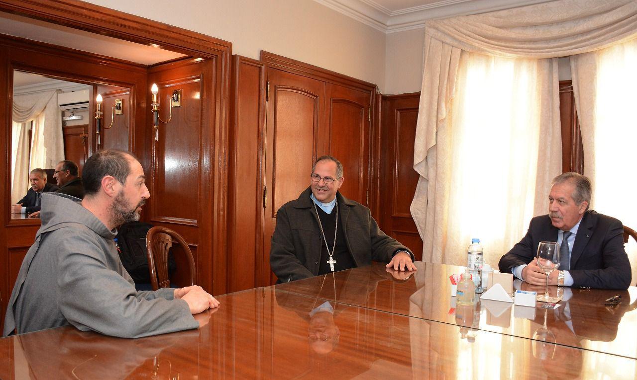 El Jefe de Gabinete se reunioacute con el Obispo Corral y el Director del hogar de ancianos de Antildeatuya