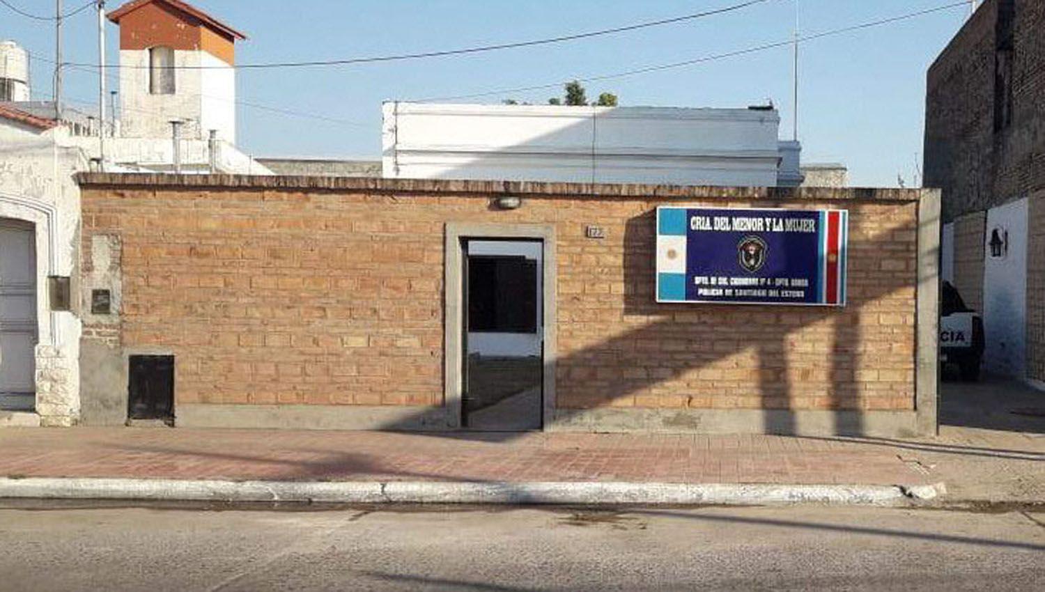 Le pidioacute plata a su pareja para ir a bailar luego la golpeoacute y la escupioacute