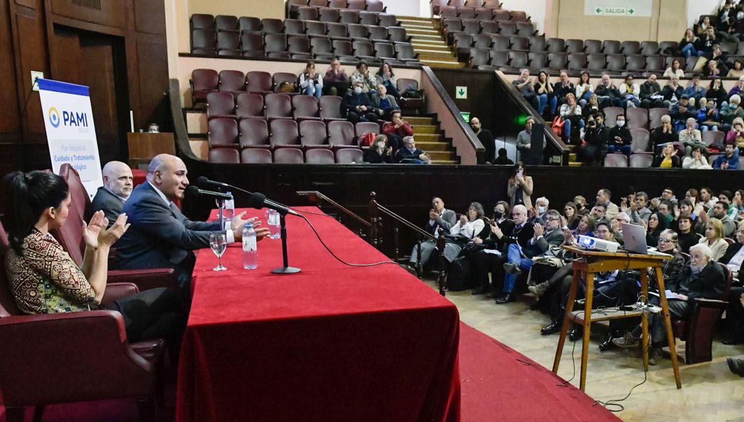 El Pami lanzoacute un nuevo plan oncoloacutegico para sus afiliados