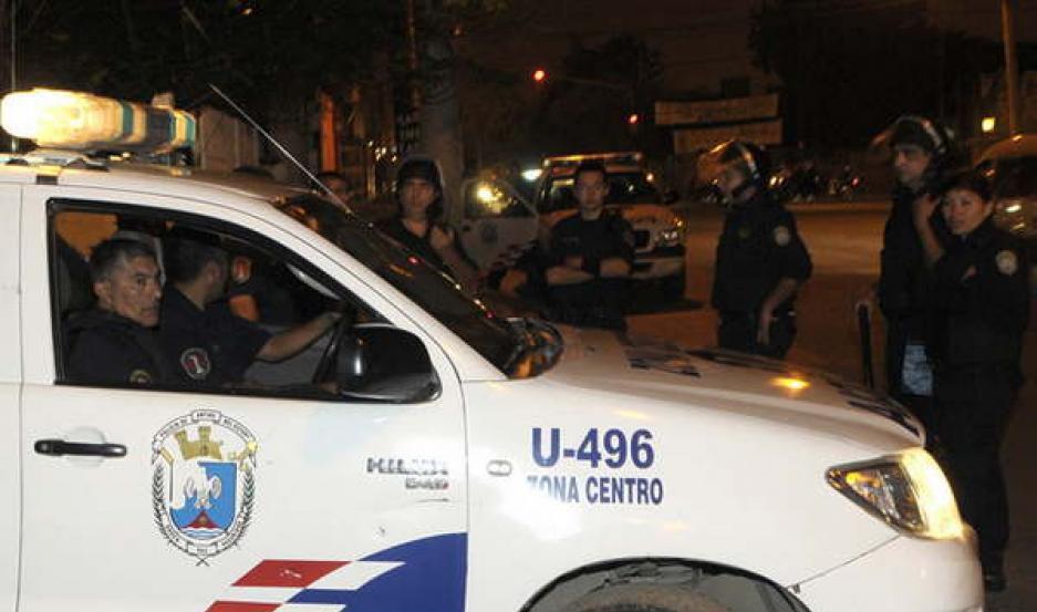 Meacutedico de policiacutea denuncioacute el robo de doacutelares pesos y un arma reglamentaria