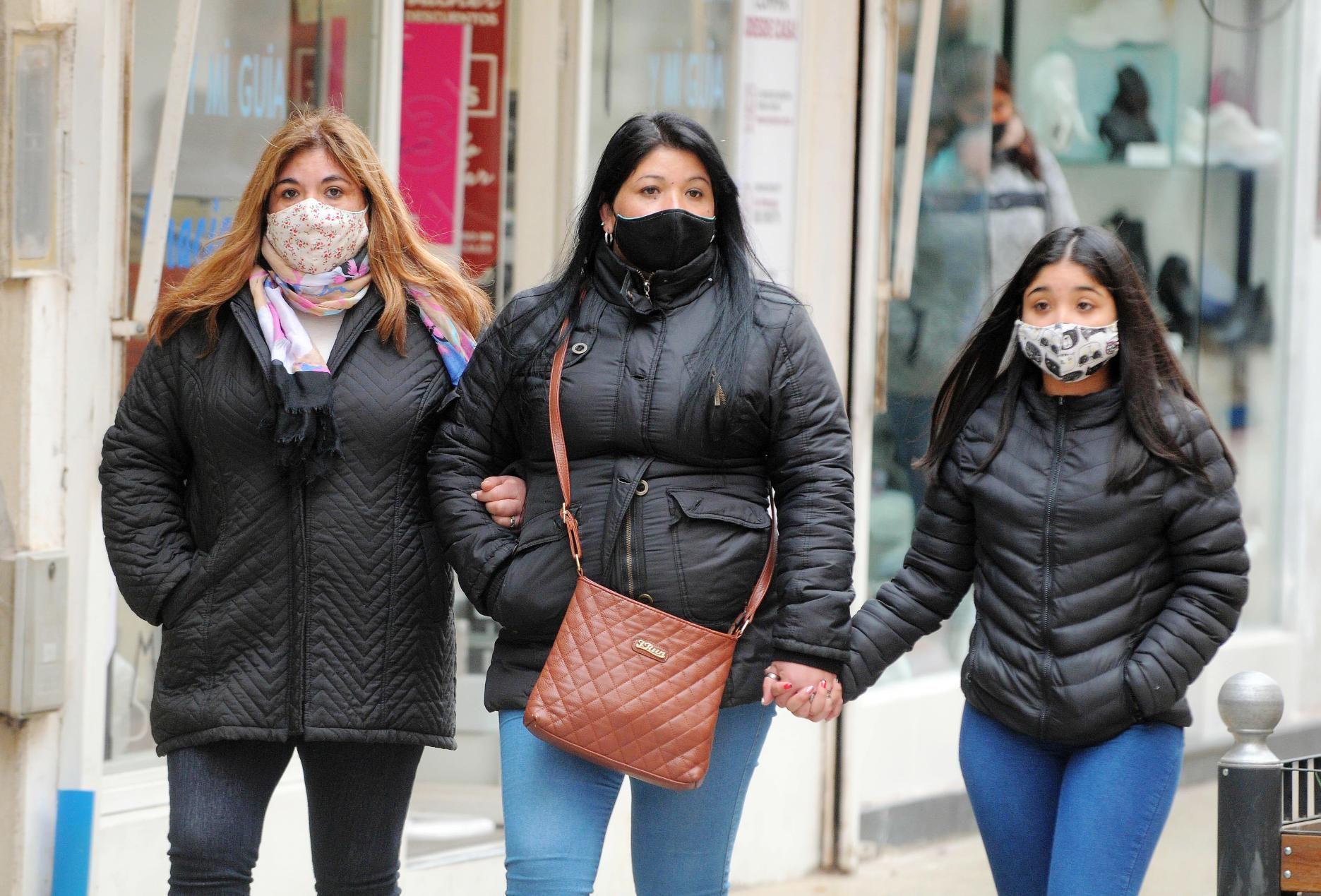 iquestCoacutemo trabajaraacuten los comercios el feriado del lunes 15 de agosto en Santiago