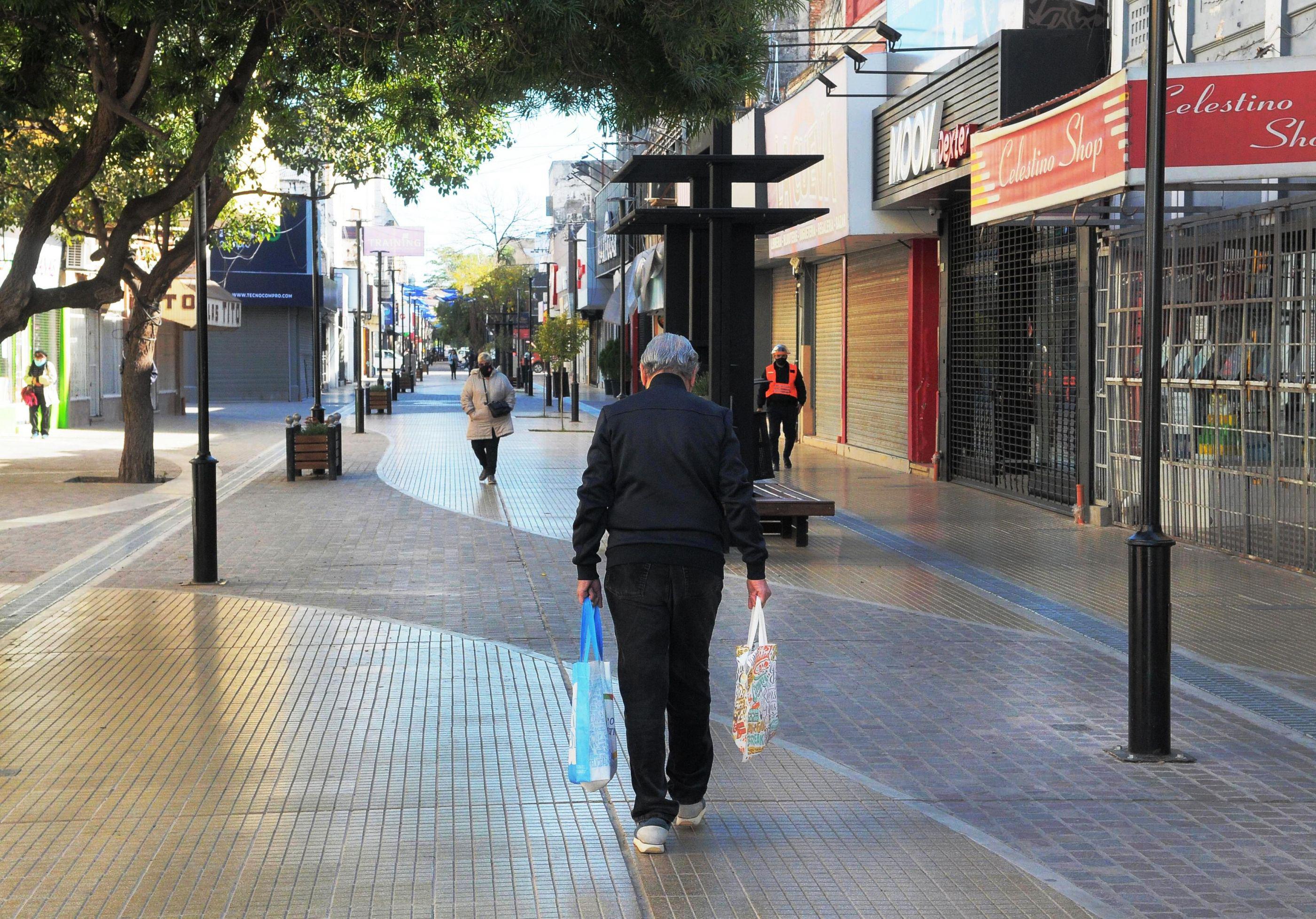iquestCoacutemo trabajaraacuten los comercios el feriado del lunes 15 de agosto en Santiago