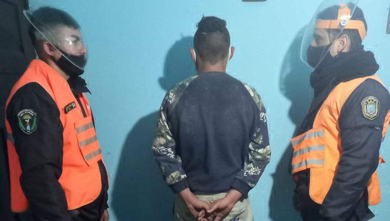 Salvaje llevoacute a su pareja hasta la casa del amante y alliacute la golpeoacute