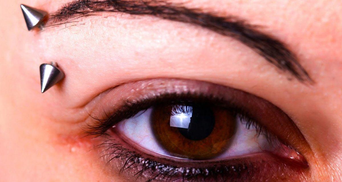 Piercings en el rostro- iquestson peligrosos si se los usa en la zona ocular