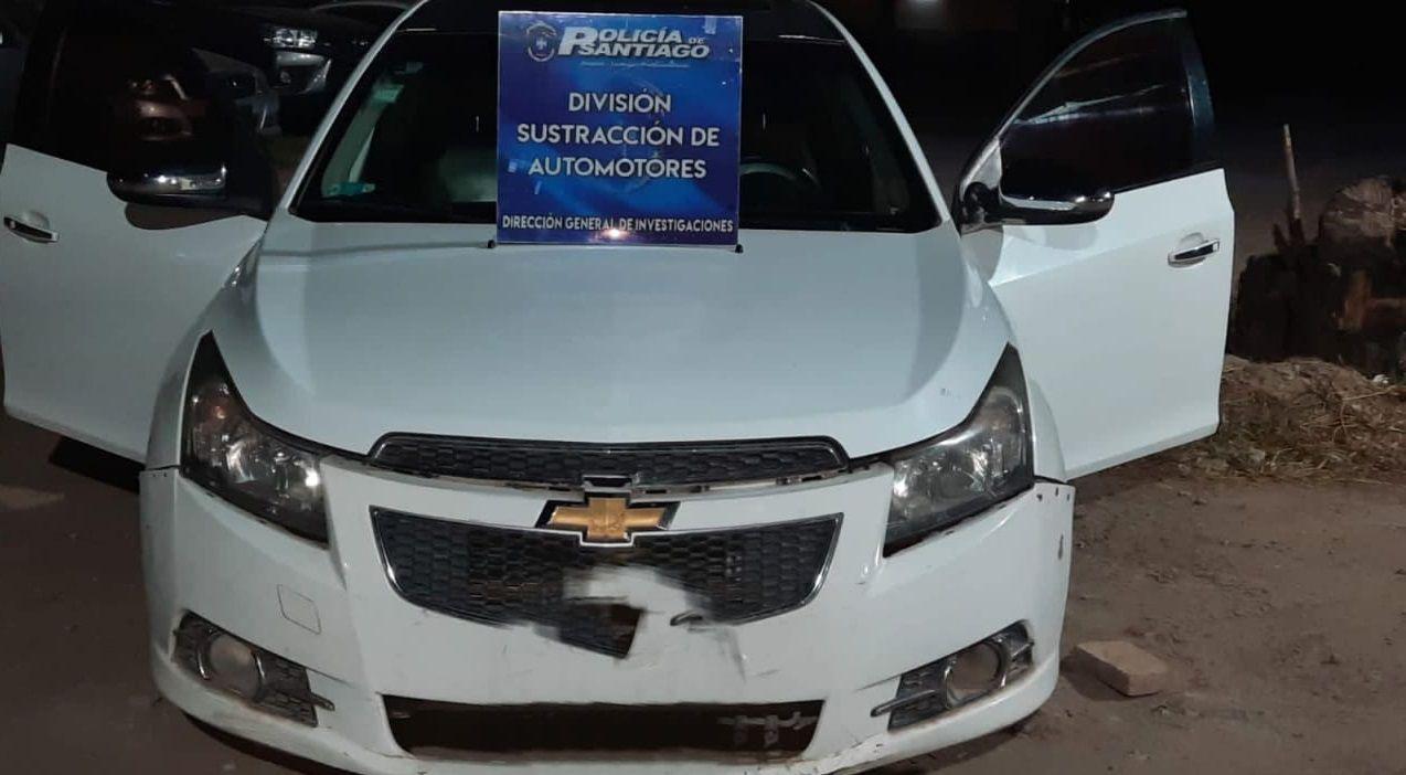 Encuentran abandonado un auto que habiacutea sido robado en Coacuterdoba hace nueve meses