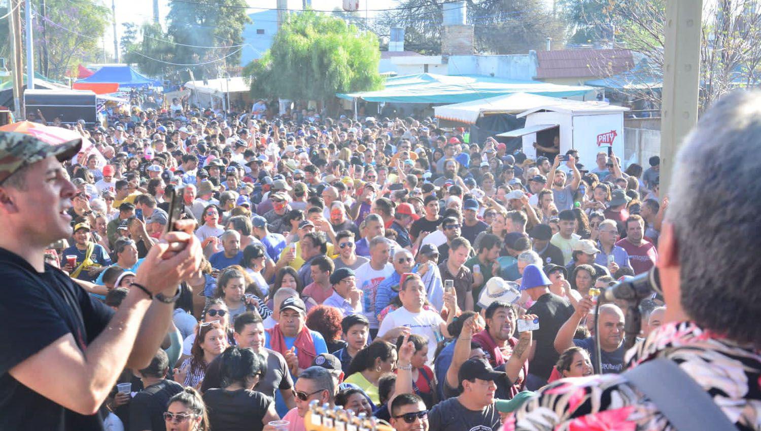 Maacutes de 8 mil turistas visitaron La Banda atraiacutedos por la tradicional ldquoFiesta de la Abuela Carabajalrdquo