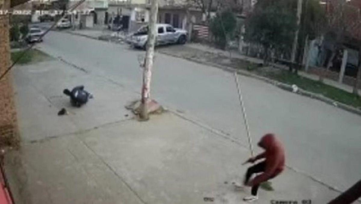 Asaltan a un menor cuando regresaba de la escuela- quiso huir y le pegaron un  tiro