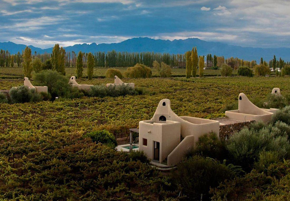 Este hotel en Mendoza es el uacutenico de Argentina entre los 100 mejores del mundo- cuaacutento sale la noche