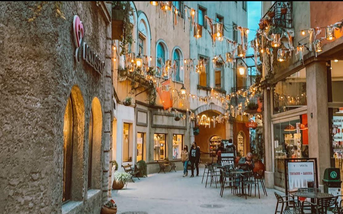 Como en Italia pero en Buenos Aires- estaacute cerca de CABA y es el paseo de compras al aire libre maacutes pintoresco