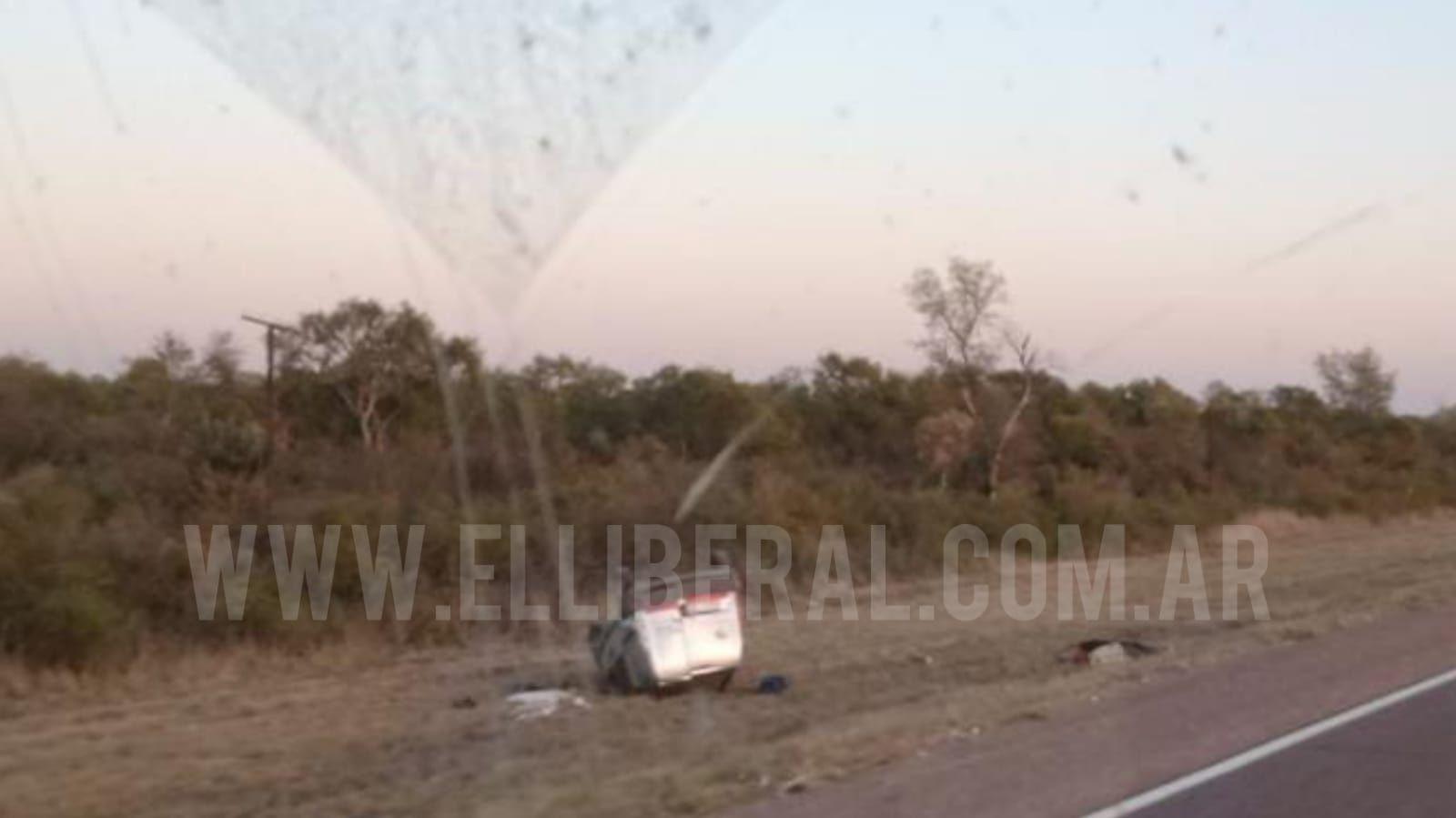 Un matrimonio y su hijo se salvaron de milagro tras un violento vuelco en la ruta 34