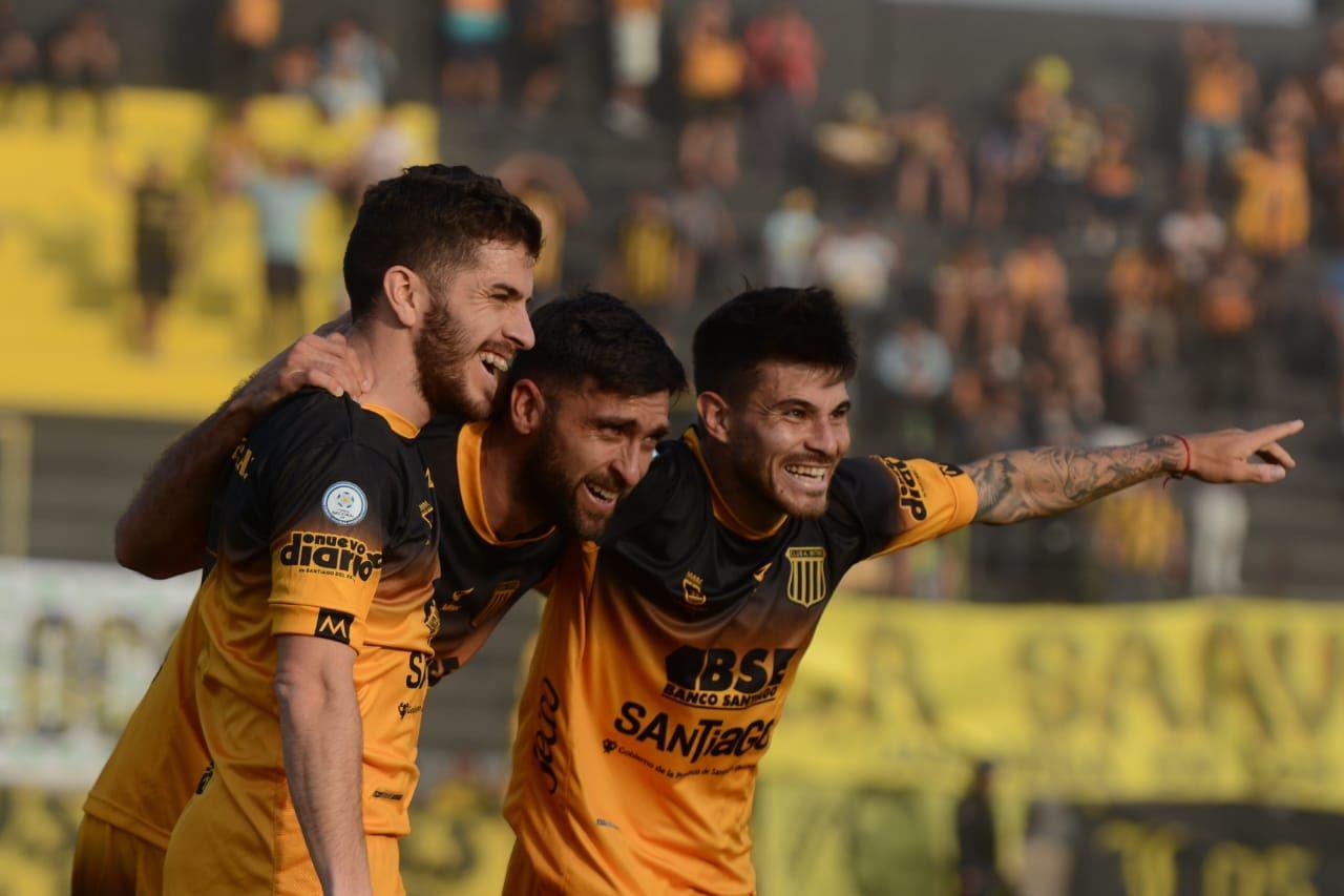 Mitre le ganoacute a Gimnasia y suentildea con el reducido