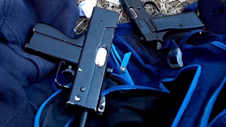 Insoacutelito- encuentran una ametralladora durante un partido de fuacutetbol femenino