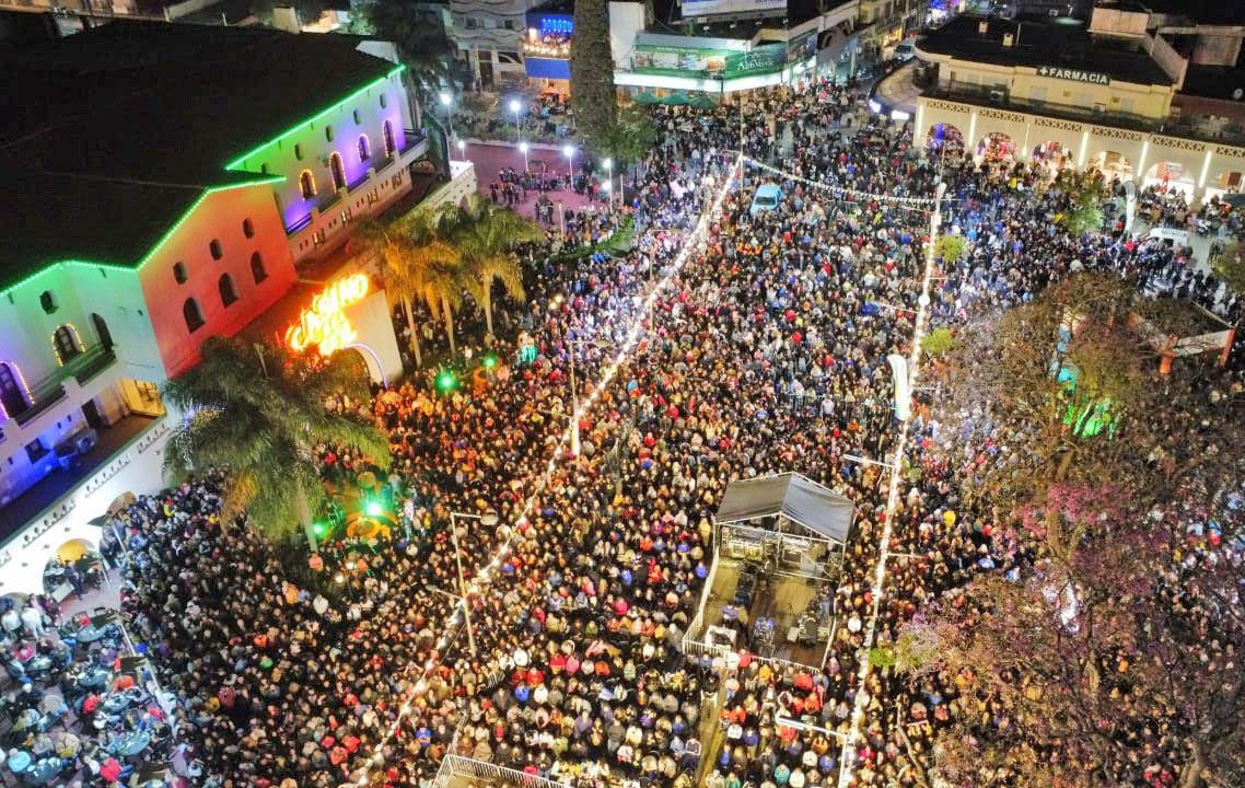 Una multitud disfrutoacute de los festejos por los 68 antildeos de Las Termas