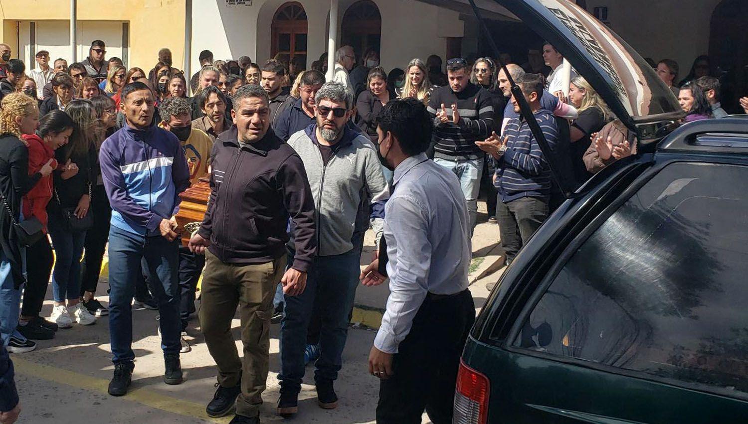 Friacuteas y el diacutea maacutes triste del antildeo- la despedida a los dos deportivas que fallecieron en accidente