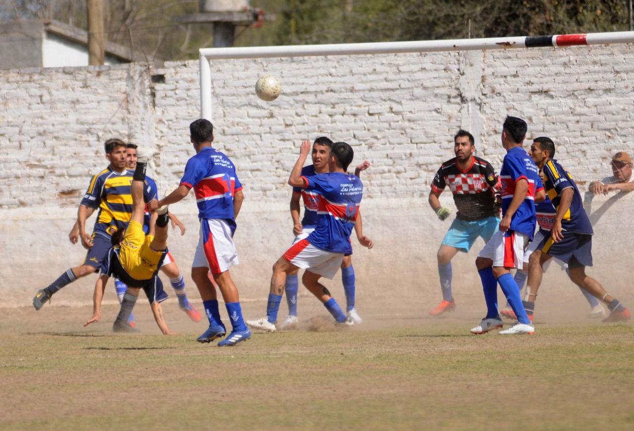 Comenzoacute la liguilla de la Superliga loretana de fuacutetbol
