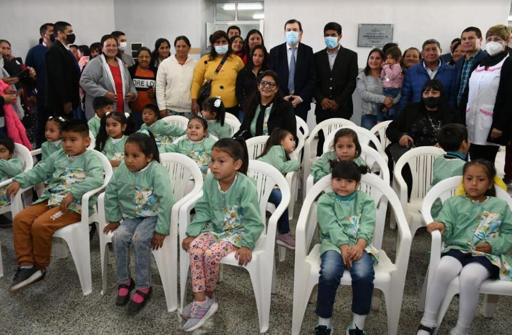 El gobernador Zamora inauguroacute dos jardines de infantes y una planta potabilizadora en el interior