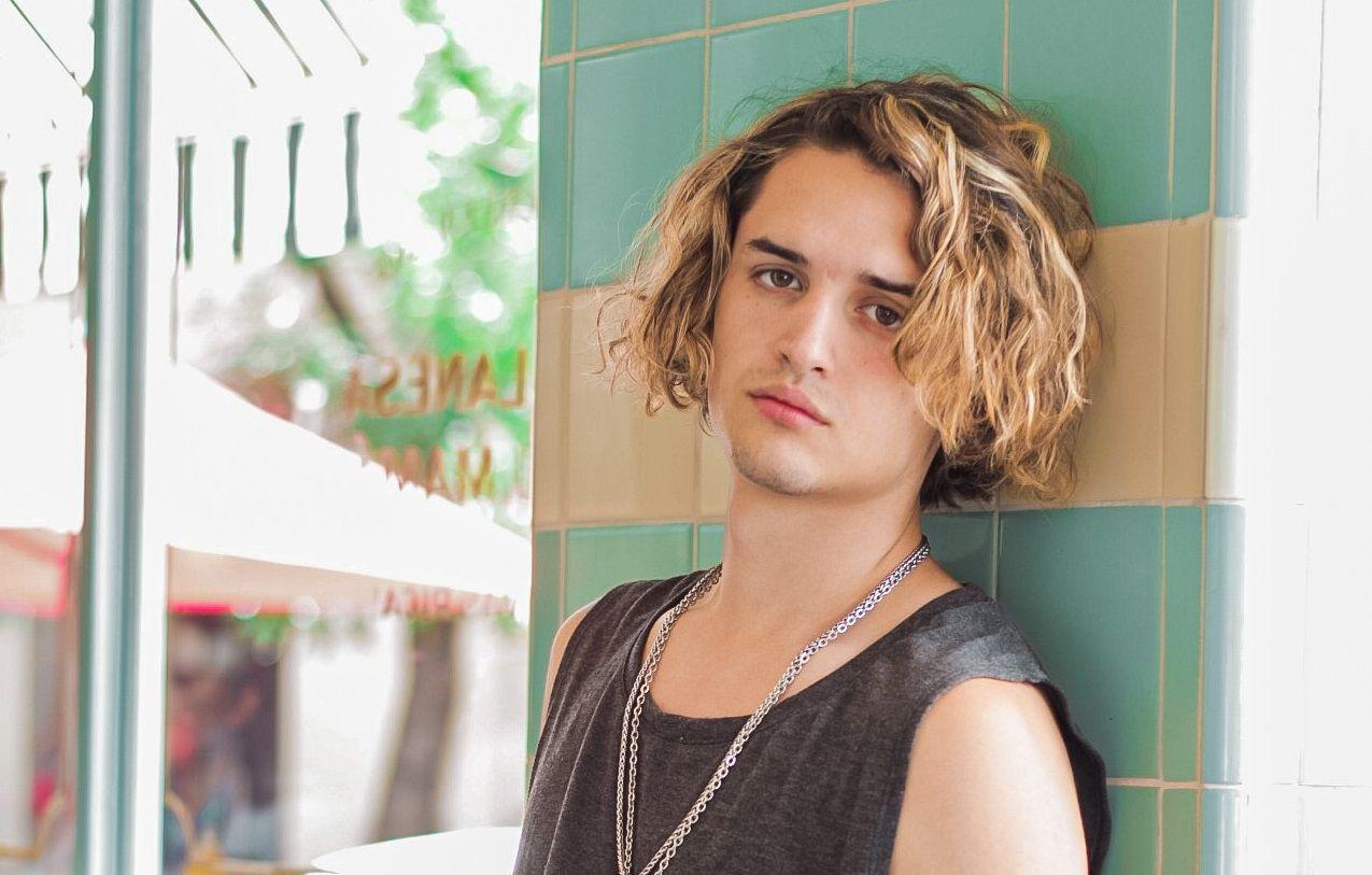 Nahuel Villarreal cantante cordobeacutes presentoacute su cancioacuten ldquoMi adiccioacutenrdquo