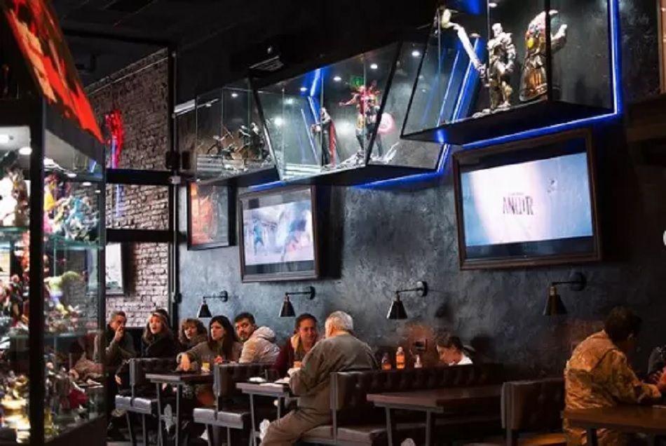 La cafeteriacutea para fanaacuteticos de Marvel Star Wars y el anime que es furor en Buenos Aires