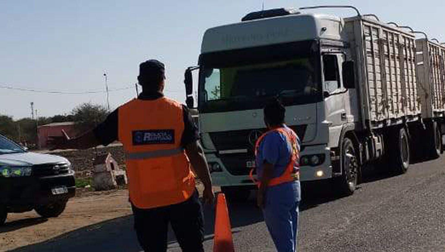 Camionero boliviano se durmioacute al volante teniacutea 27 gramos de alcohol