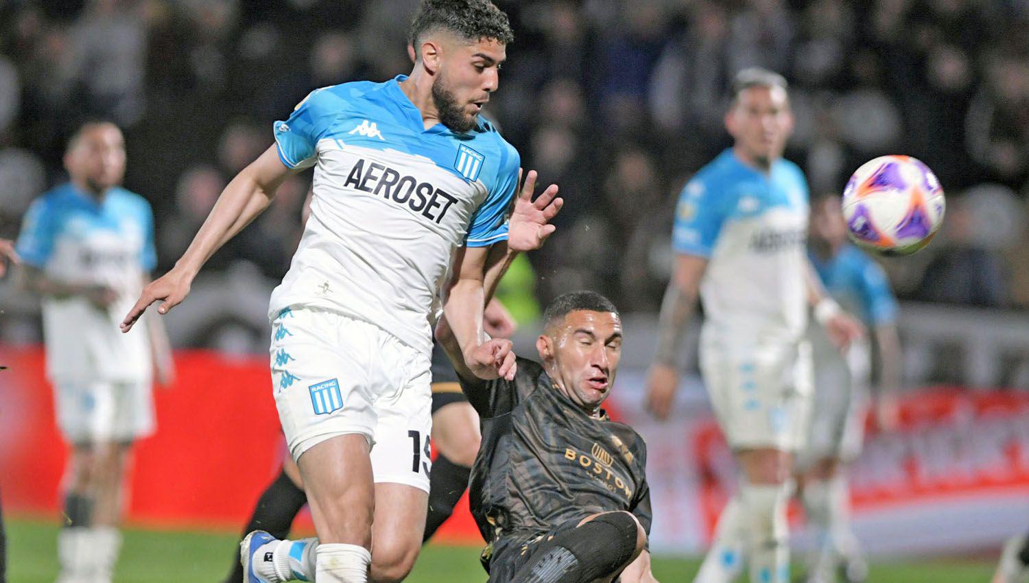 Racing pegoacute fuerte en un partido con escandaloso final