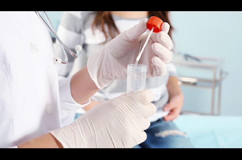 Condenaron a un enfermero mendocino por vender 800 certificados PCR ilegales