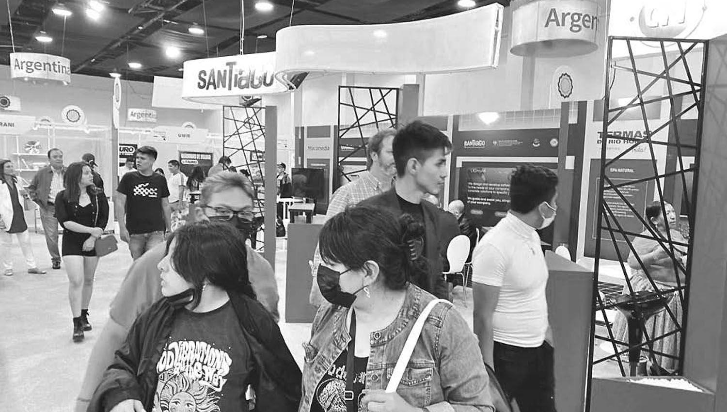 Presencia santiaguentildea en ExpoCruz Bolivia con un stand oficial y empresas