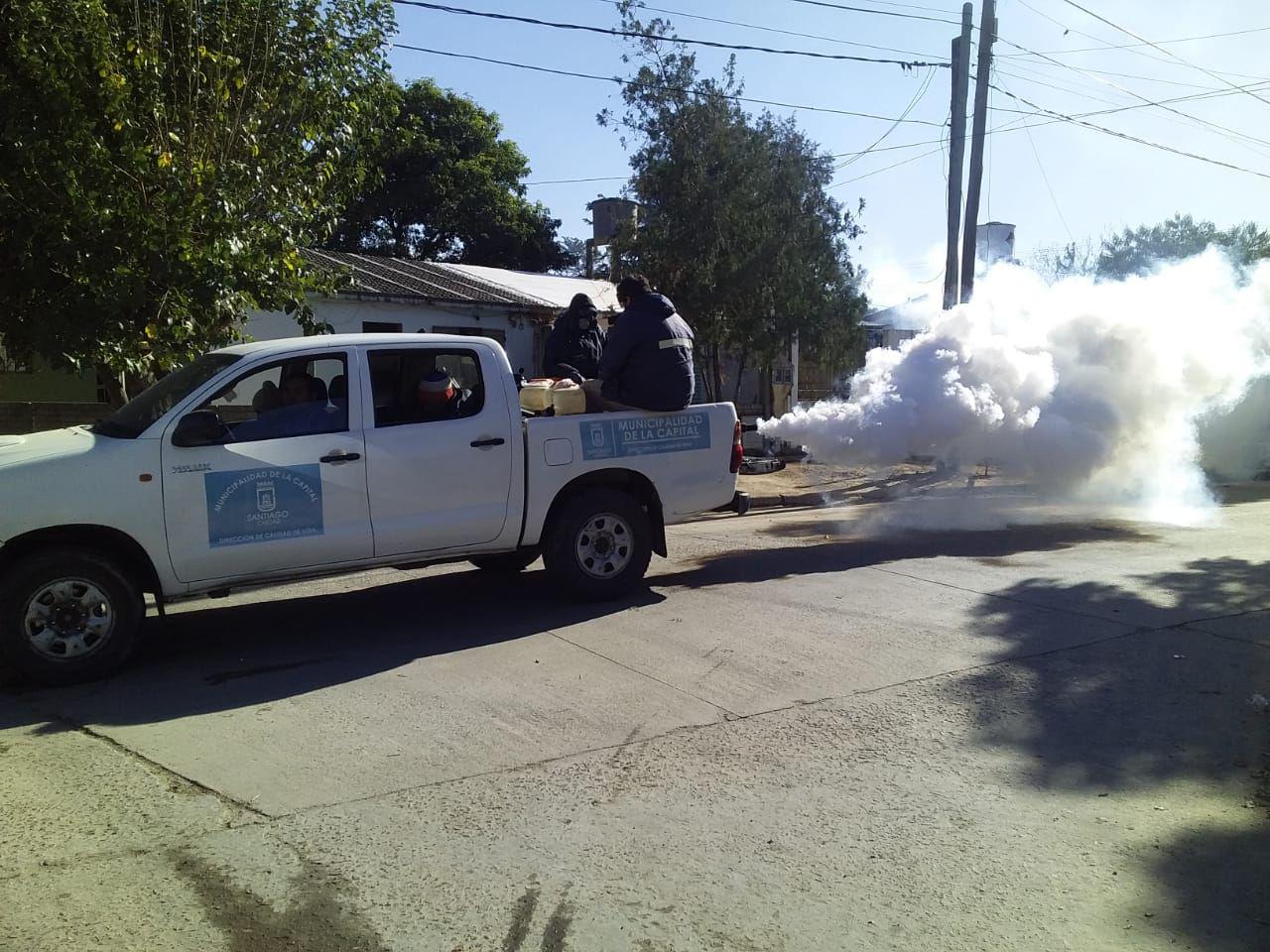 La Capital continuacutea con su programa de refuerzo de fumigaciones en los barrios